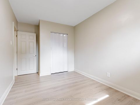 Photo 9 at 273 Bluegrass Boulevard, Crosby, Richmond Hill Photo 9 at 273 Bluegrass Boulevard, Crosby, Richmond Hill