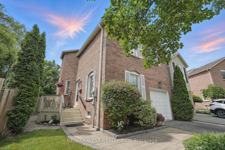 Photo 1 at 3060 Ilomar Court, Meadowvale, Mississauga