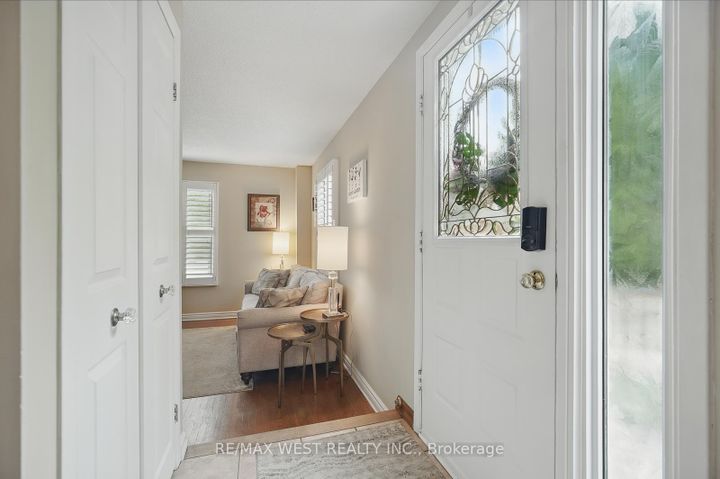 Photo 4 at 3060 Ilomar Court, Meadowvale, Mississauga