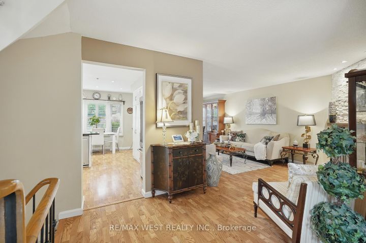 Photo 8 at 3060 Ilomar Court, Meadowvale, Mississauga