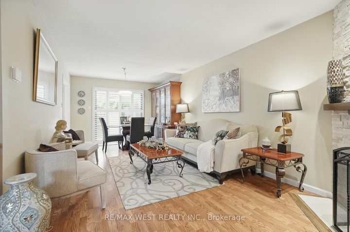 Photo 9 at 3060 Ilomar Court, Meadowvale, Mississauga