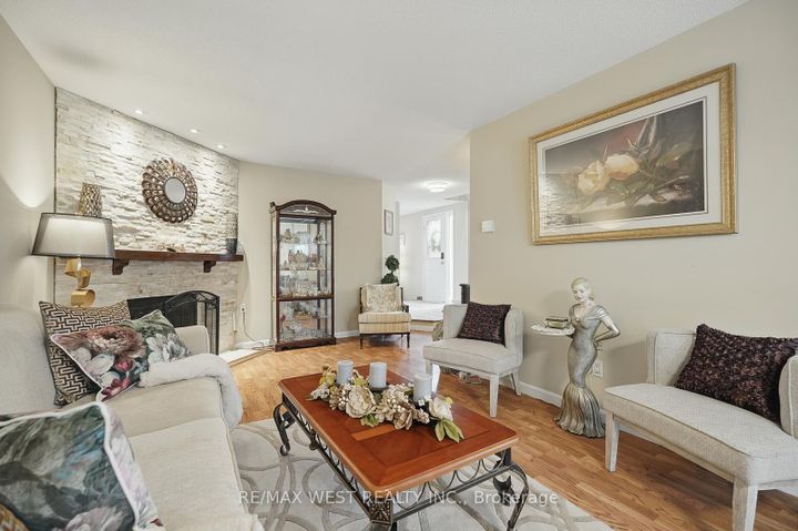Photo 12 at 3060 Ilomar Court, Meadowvale, Mississauga