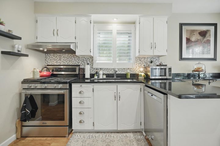 Photo 16 at 3060 Ilomar Court, Meadowvale, Mississauga