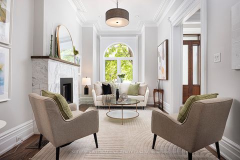 Photo 2 at 54 Stanley Terrace Avenue, Niagara, Toronto