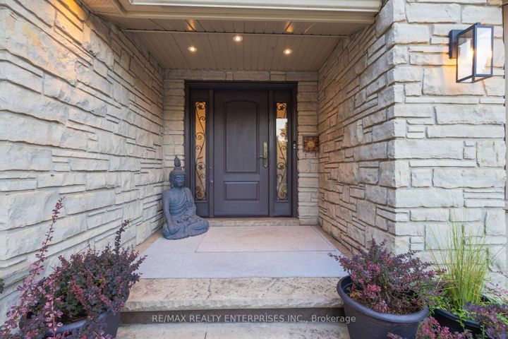 Photo 3 at 807 Indian Road, Lorne Park, Mississauga