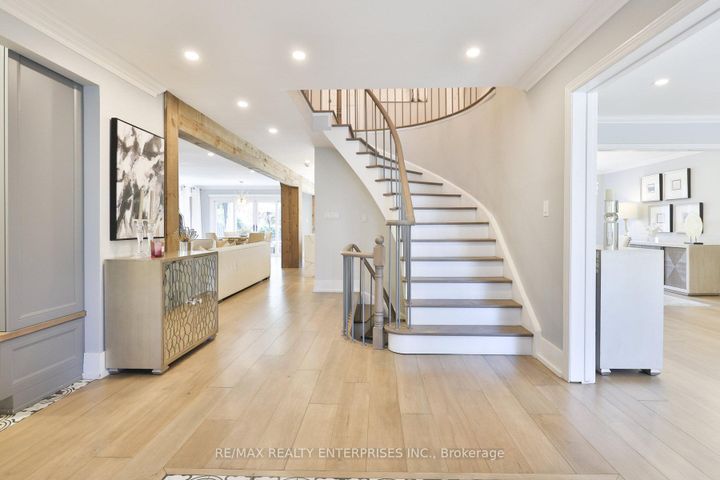 Photo 6 at 807 Indian Road, Lorne Park, Mississauga
