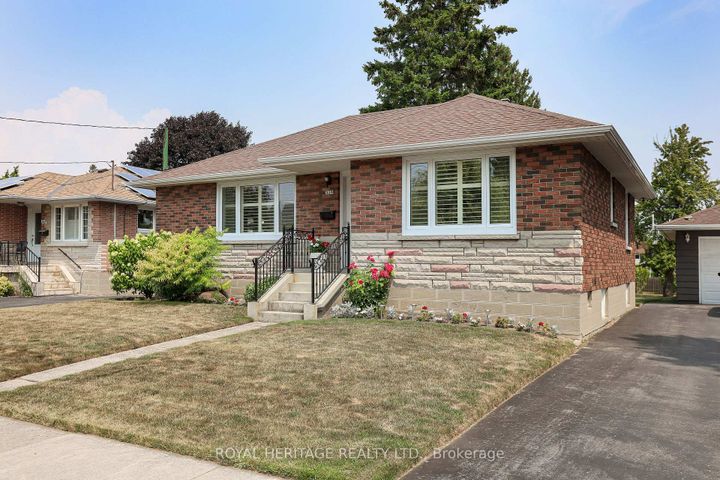 Photo 2 at 339 Nipigon Street E, McLaughlin, Oshawa