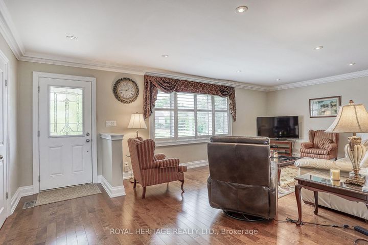 Photo 4 at 339 Nipigon Street E, McLaughlin, Oshawa