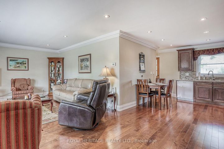 Photo 5 at 339 Nipigon Street E, McLaughlin, Oshawa