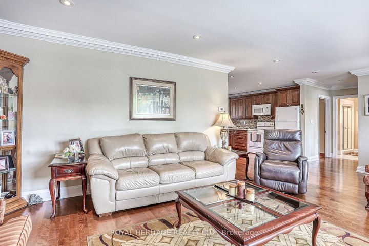 Photo 8 at 339 Nipigon Street E, McLaughlin, Oshawa