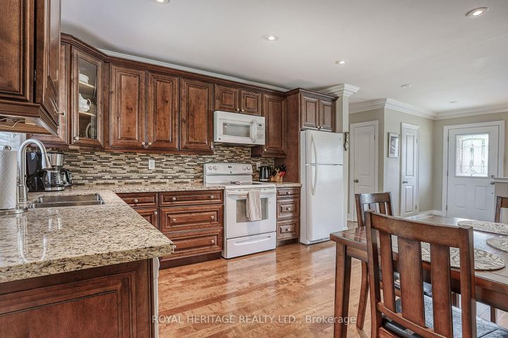 Photo 9 at 339 Nipigon Street E, McLaughlin, Oshawa