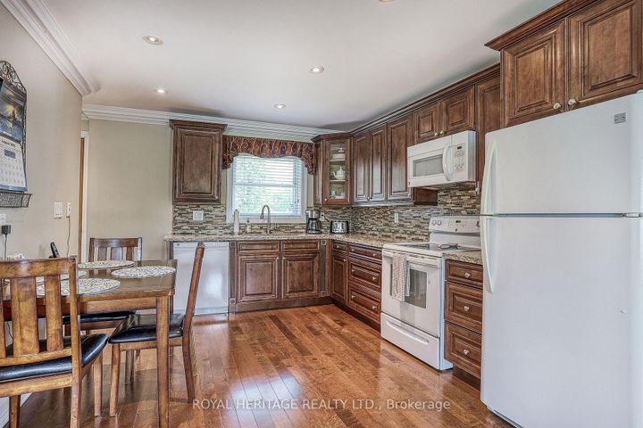 Photo 10 at 339 Nipigon Street E, McLaughlin, Oshawa