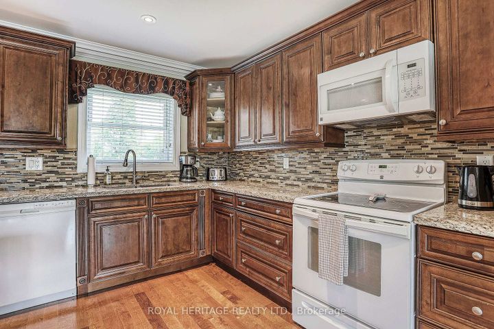 Photo 11 at 339 Nipigon Street E, McLaughlin, Oshawa