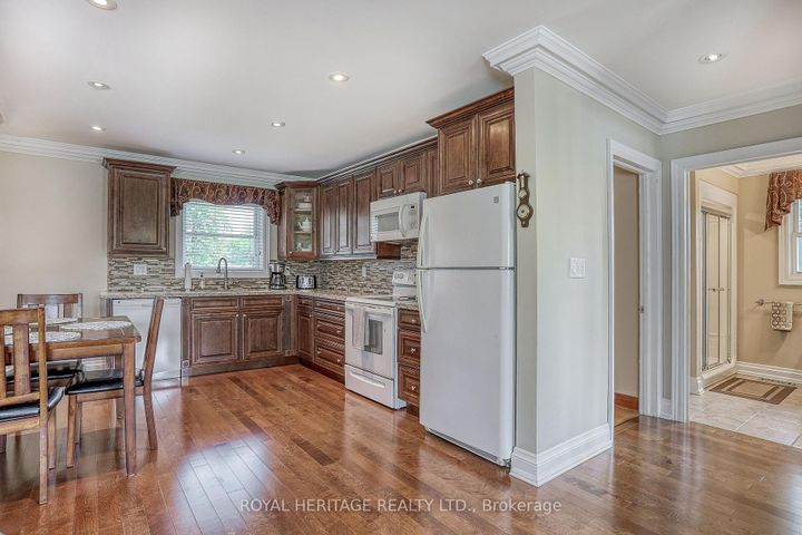 Photo 12 at 339 Nipigon Street E, McLaughlin, Oshawa