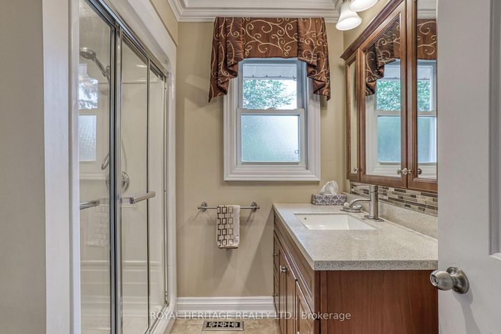 Photo 17 at 339 Nipigon Street E, McLaughlin, Oshawa