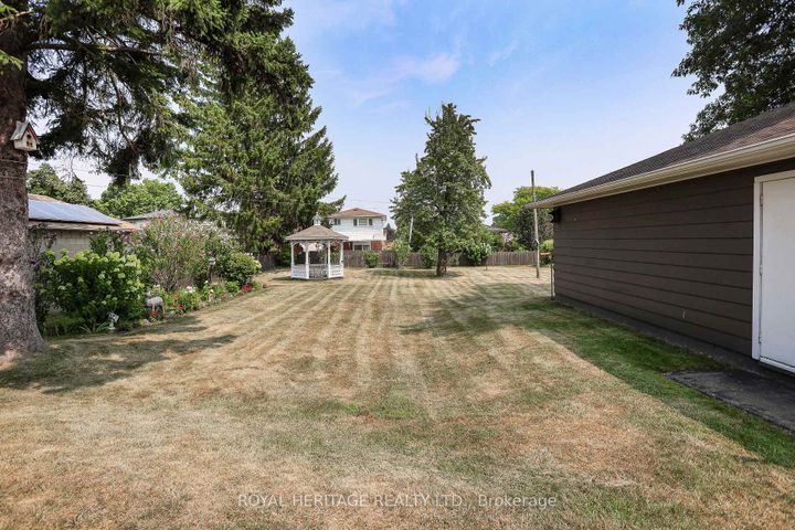 Photo 42 at 339 Nipigon Street E, McLaughlin, Oshawa