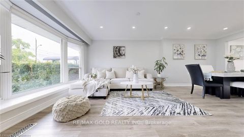 Photo 6 at 28 Navenby Crescent, Humber Summit, Toronto