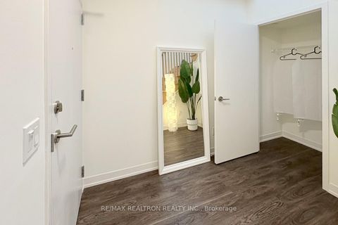 Photo 10 at PH 913 - 6 David Eyer Road E, Rural Richmond Hill, Richmond Hill Photo 10 at PH 913 - 6 David Eyer Road E, Rural Richmond Hill, Richmond Hill