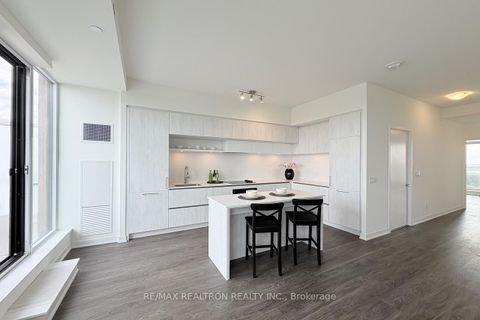 Photo 11 at PH 913 - 6 David Eyer Road E, Rural Richmond Hill, Richmond Hill