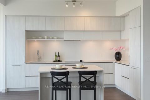 Photo 17 at PH 913 - 6 David Eyer Road E, Rural Richmond Hill, Richmond Hill Photo 17 at PH 913 - 6 David Eyer Road E, Rural Richmond Hill, Richmond Hill