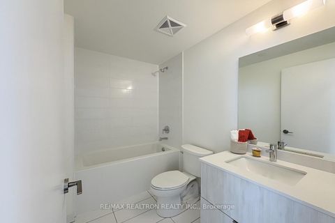 Photo 19 at PH 913 - 6 David Eyer Road E, Rural Richmond Hill, Richmond Hill