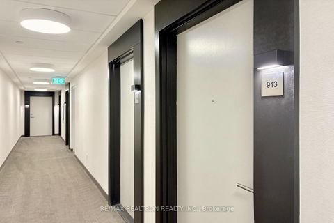 Photo 32 at PH 913 - 6 David Eyer Road E, Rural Richmond Hill, Richmond Hill