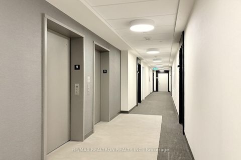 Photo 33 at PH 913 - 6 David Eyer Road E, Rural Richmond Hill, Richmond Hill Photo 33 at PH 913 - 6 David Eyer Road E, Rural Richmond Hill, Richmond Hill