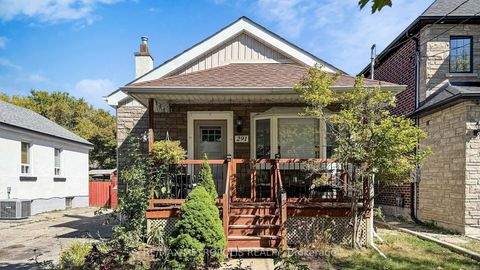 Photo 4 at 291 Kennedy Road E, Cliffside, Toronto