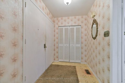Photo 3 at 18 Torrington Drive, West Deane, Toronto