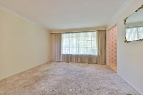 Photo 6 at 18 Torrington Drive, West Deane, Toronto