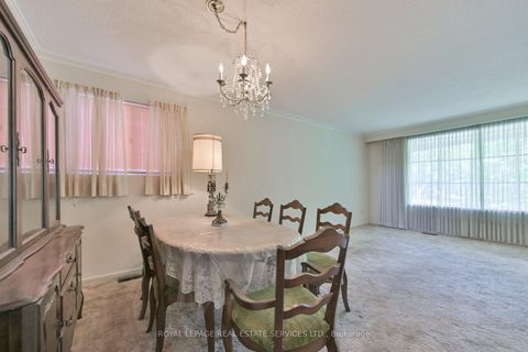 Photo 8 at 18 Torrington Drive, West Deane, Toronto