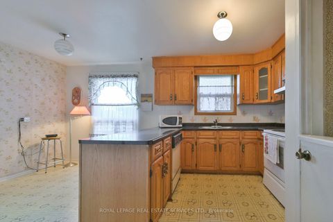 Photo 9 at 18 Torrington Drive, West Deane, Toronto