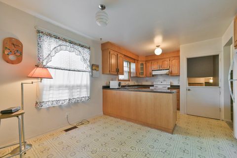 Photo 13 at 18 Torrington Drive, West Deane, Toronto
