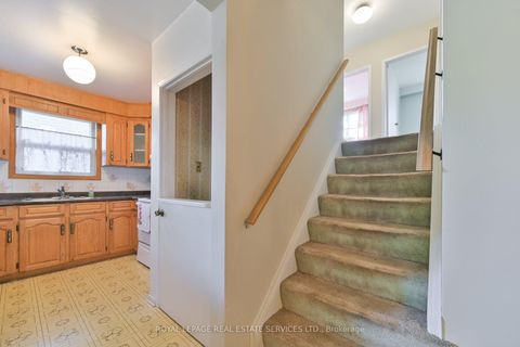 Photo 14 at 18 Torrington Drive, West Deane, Toronto