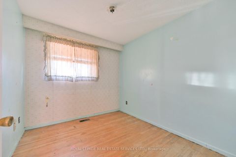 Photo 19 at 18 Torrington Drive, West Deane, Toronto