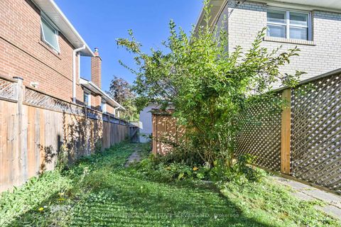 Photo 28 at 18 Torrington Drive, West Deane, Toronto