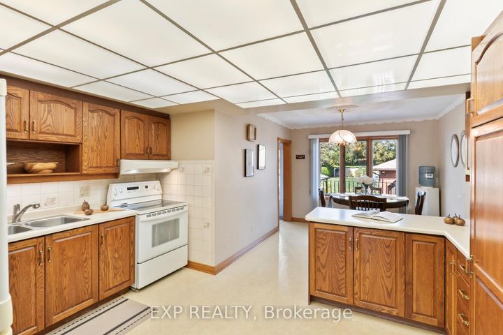Photo 14 at 592 Taunton Road W, Northwood, Oshawa