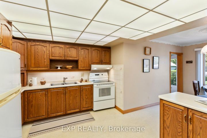 Photo 15 at 592 Taunton Road W, Northwood, Oshawa