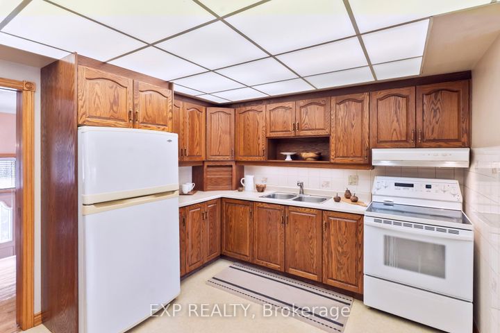 Photo 16 at 592 Taunton Road W, Northwood, Oshawa