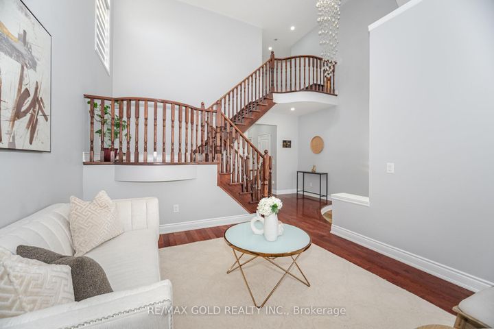 Photo 4 at 32 Eaglesprings Crescent, Bram East, Brampton
