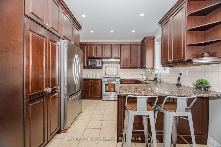 Photo 7 at 32 Eaglesprings Crescent, Bram East, Brampton