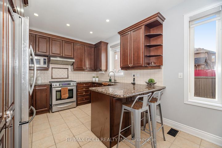 Photo 8 at 32 Eaglesprings Crescent, Bram East, Brampton