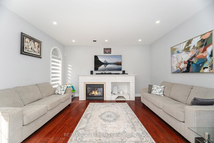 Photo 10 at 32 Eaglesprings Crescent, Bram East, Brampton