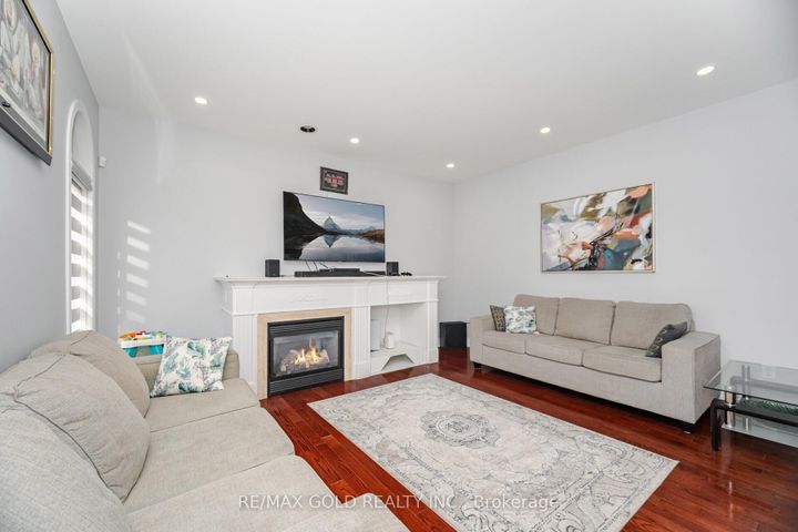 Photo 11 at 32 Eaglesprings Crescent, Bram East, Brampton