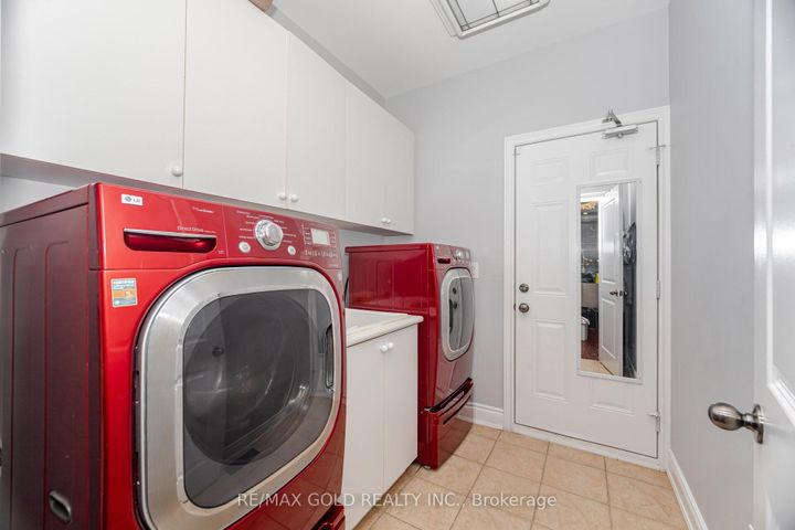 Photo 13 at 32 Eaglesprings Crescent, Bram East, Brampton