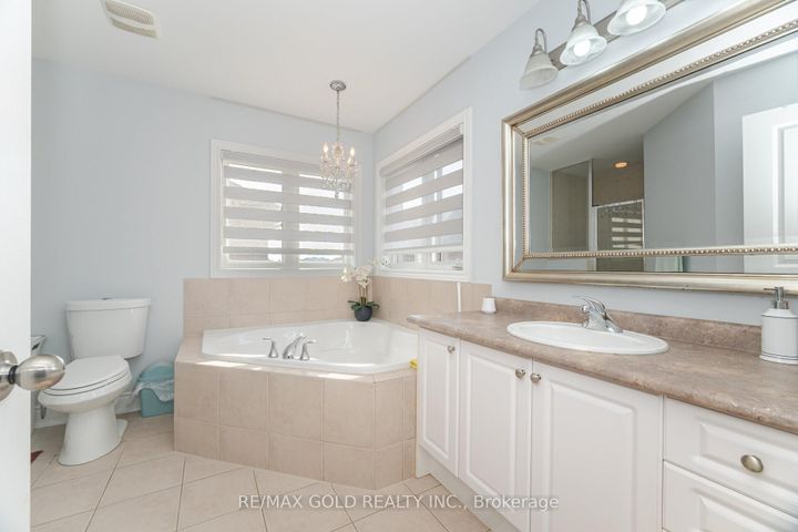 Photo 16 at 32 Eaglesprings Crescent, Bram East, Brampton