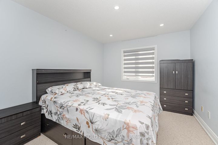 Photo 17 at 32 Eaglesprings Crescent, Bram East, Brampton