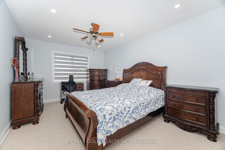 Photo 19 at 32 Eaglesprings Crescent, Bram East, Brampton