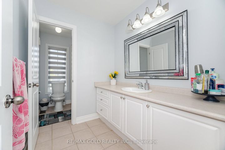 Photo 20 at 32 Eaglesprings Crescent, Bram East, Brampton