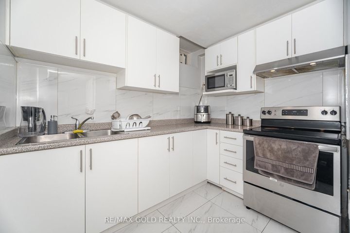 Photo 24 at 32 Eaglesprings Crescent, Bram East, Brampton